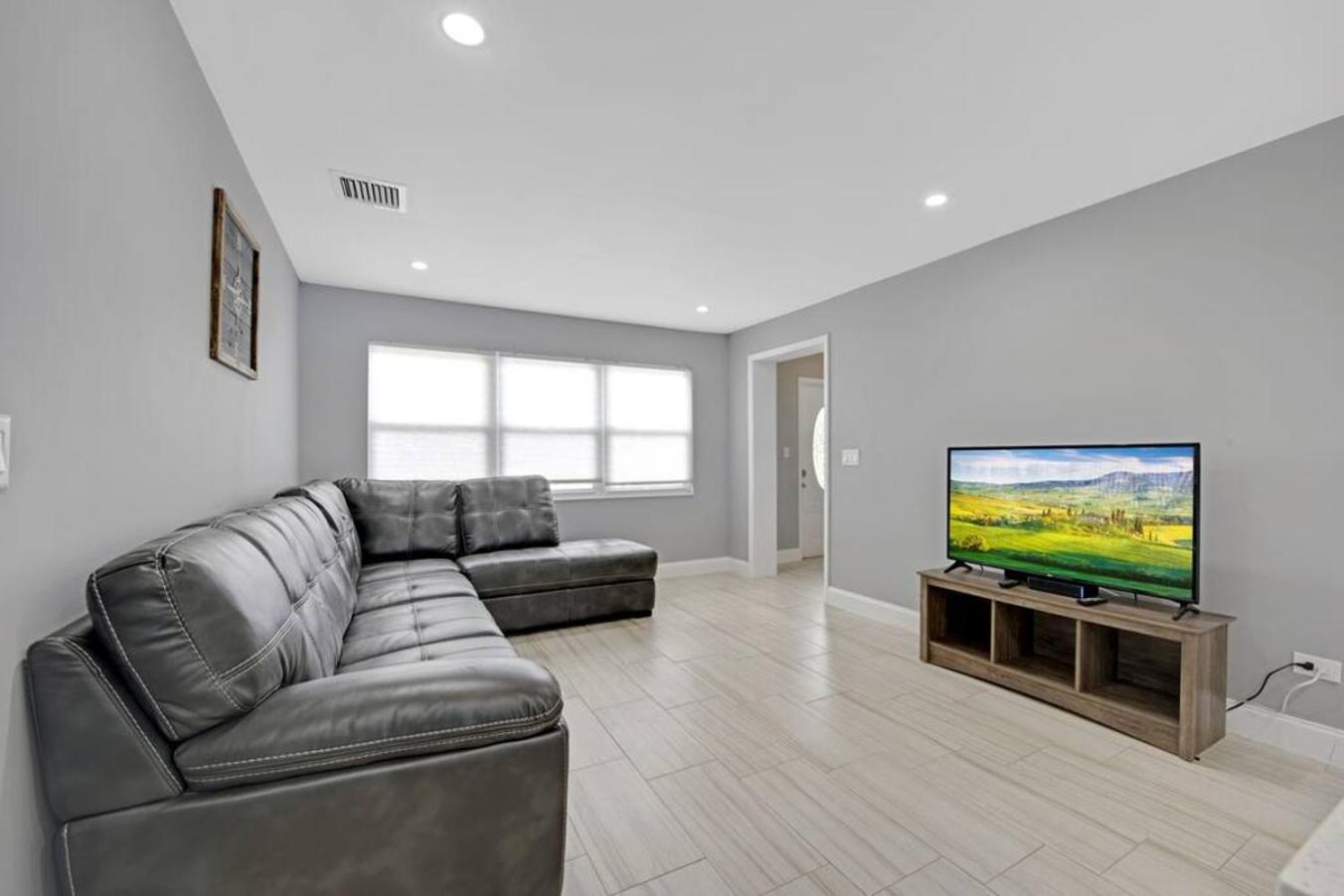 Lake House Unit 1 By Pmi Davie Exterior photo