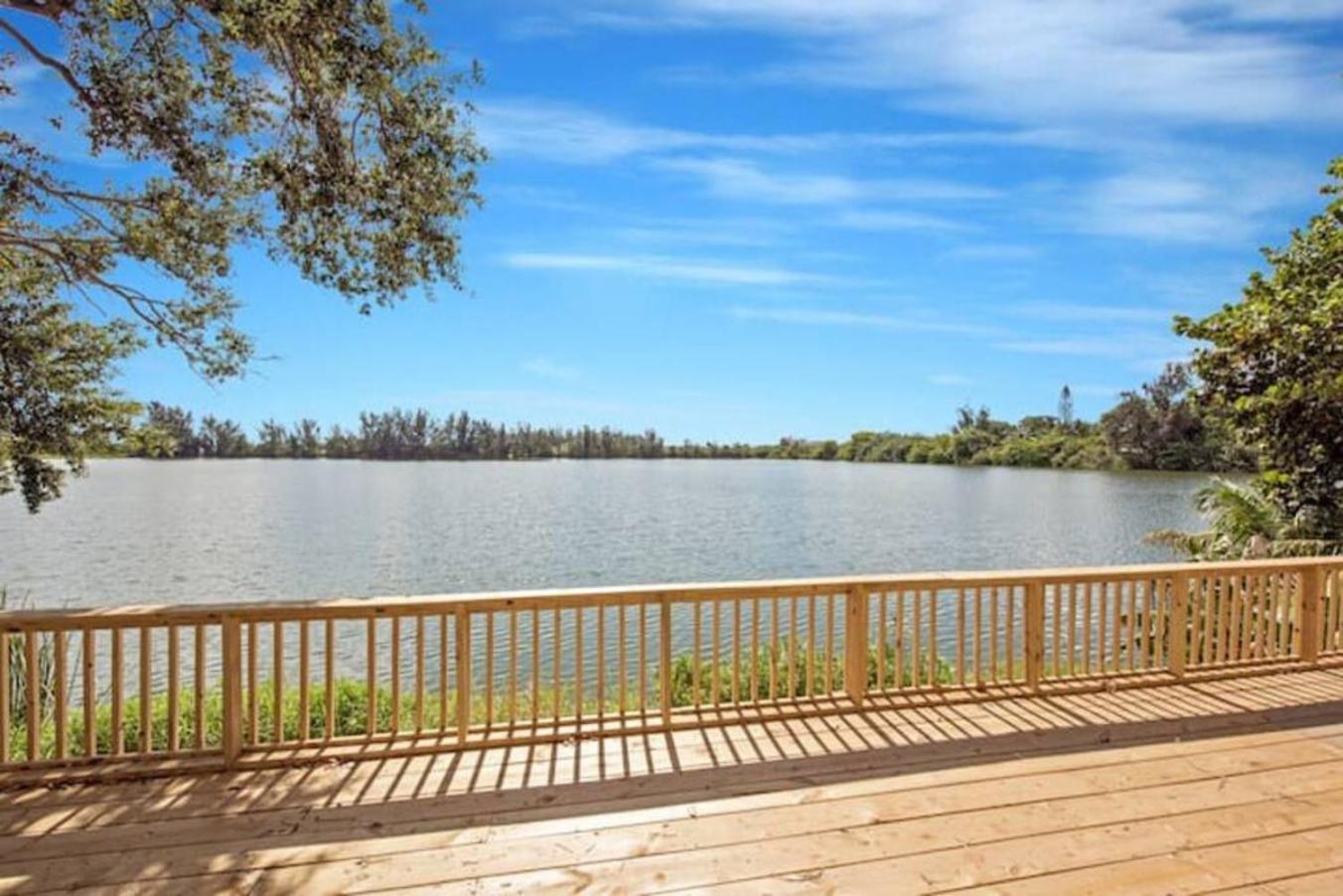 Lake House Unit 1 By Pmi Davie Exterior photo
